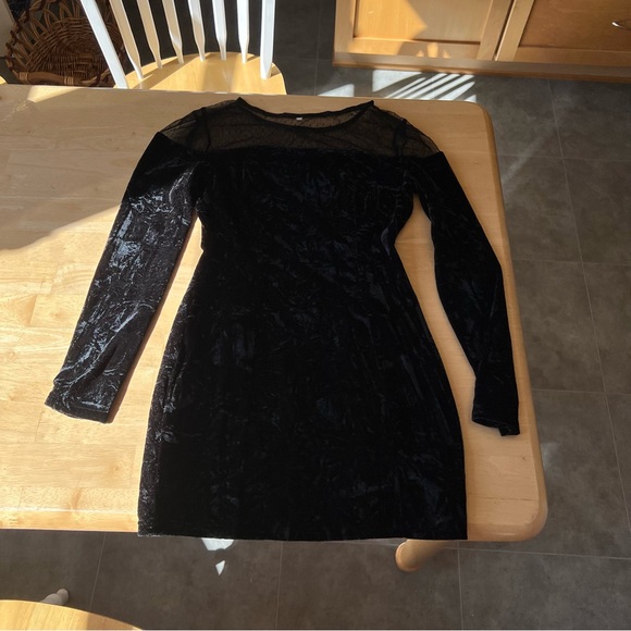 Velvet long sleeve black mini dress with mesh - Picture 3 of 5